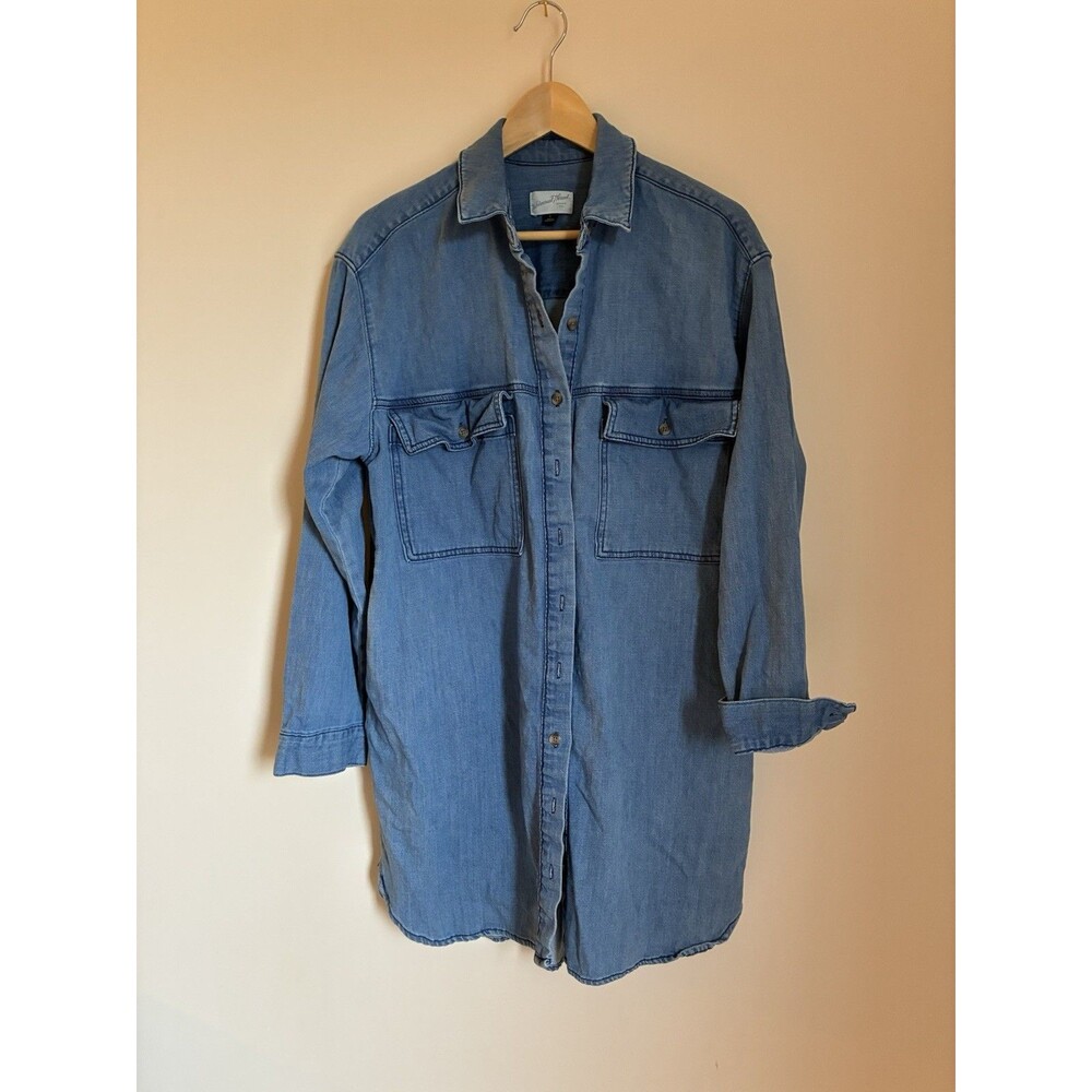 Universal Thread Blue Denim Button-Up Shirt L Long Sleeve Point Collar Pockets